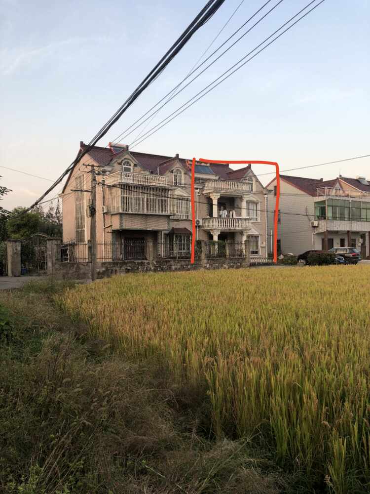 （编号：6060）上海奉贤金汇泰日农民房，距离镇中心500米，房子前后无遮挡，视野开阔，四室两厅一厨两卫加阁楼，建筑面积200多平，屋后有菜地，可长签，4000每月
