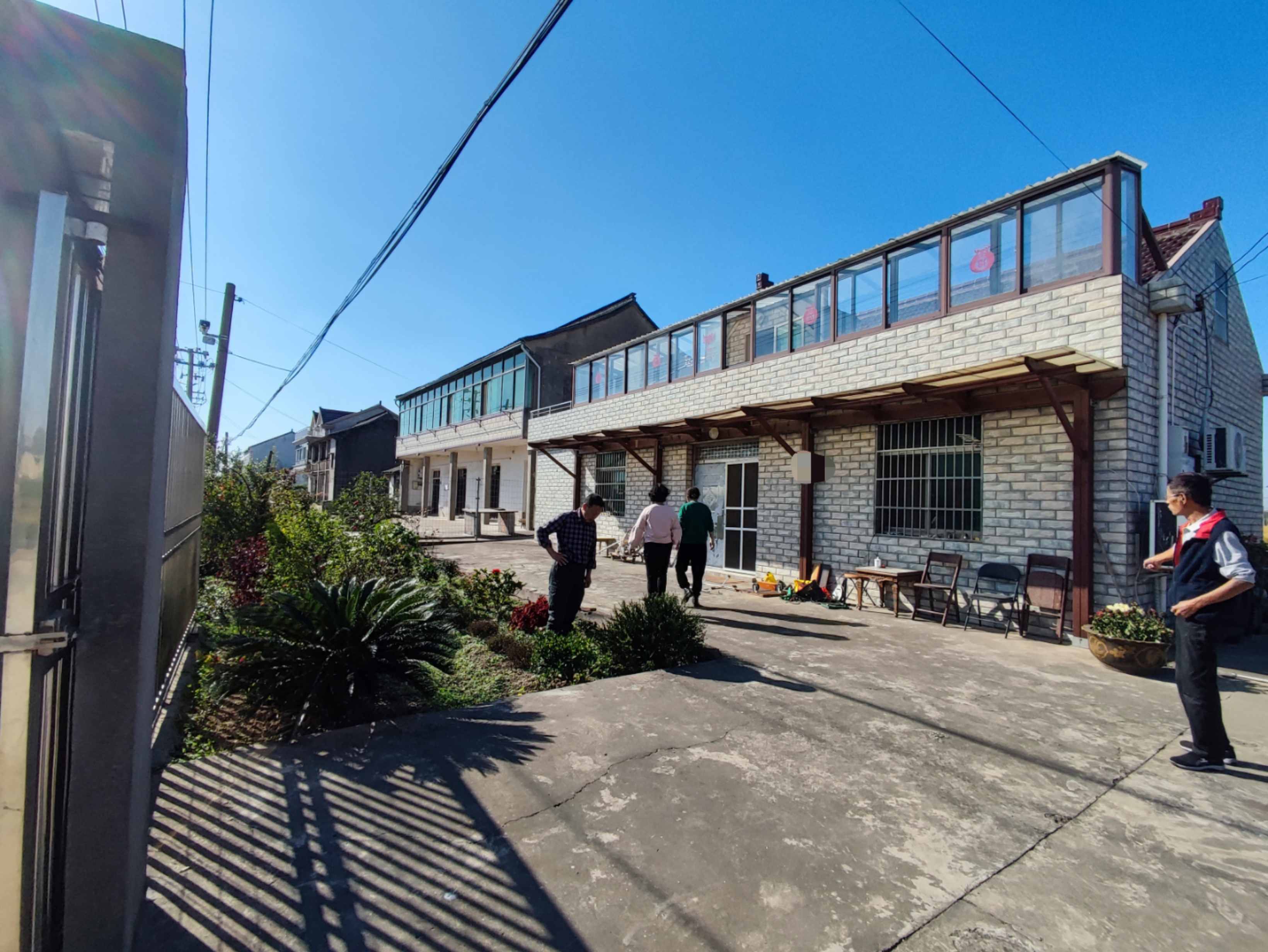 （编号：7158）上海奉贤奉城一层半农民房，两面环河，宅基地证上148平，前后无遮挡，独门独院，室内简单装修，150万#上海孙小白二手农民房 #农村房宅基地 #自建房私房出租房