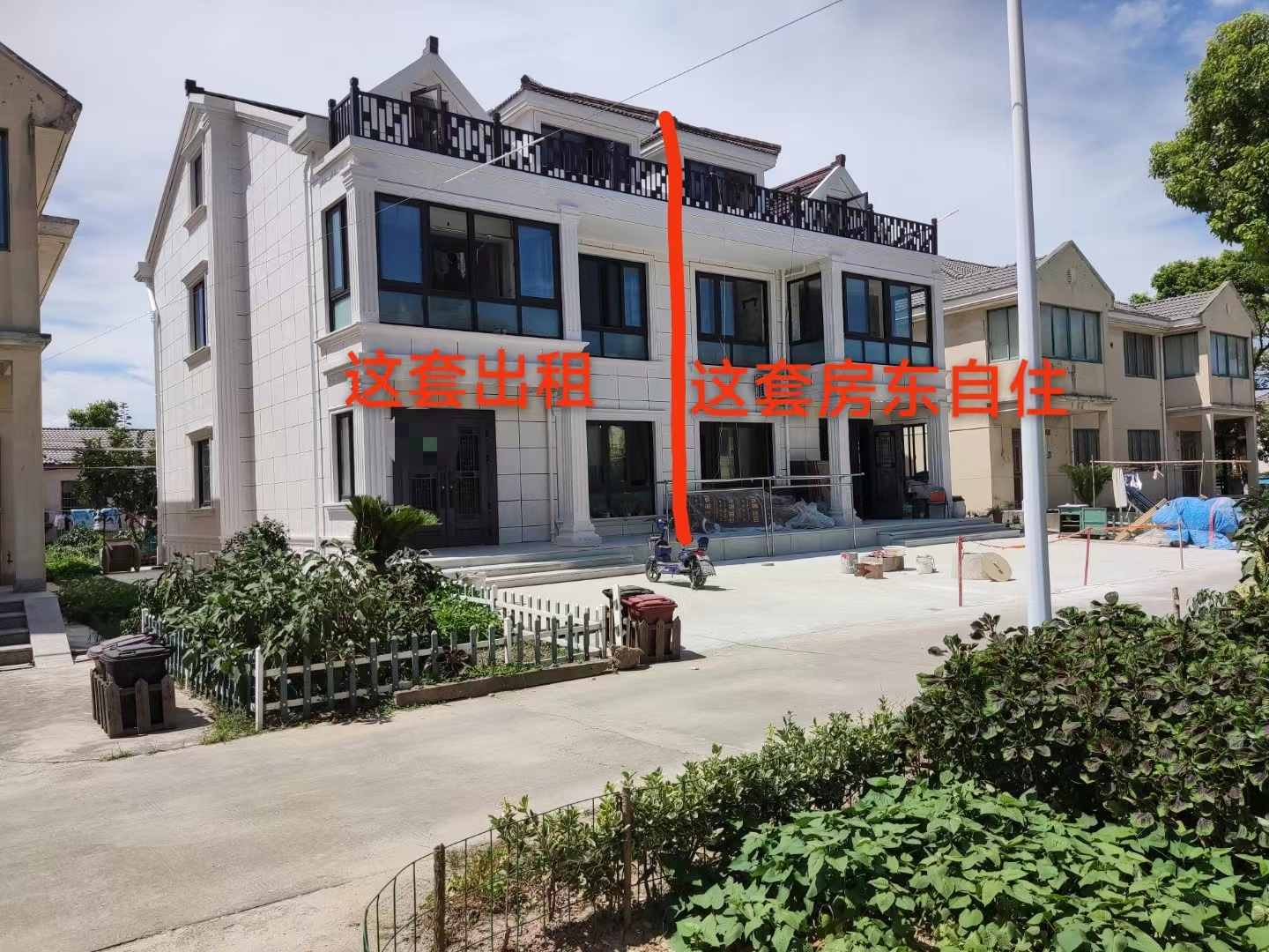 （编号：6021）上海申隆生态园农村房出租，七个房间一厅一厨三卫，室内毛胚，屋后有40平菜地，交通方便，出门就有公交车，可长签十年，3000每月#上海孙小白二手农民房 #农村房宅基地 #自建房私房出租