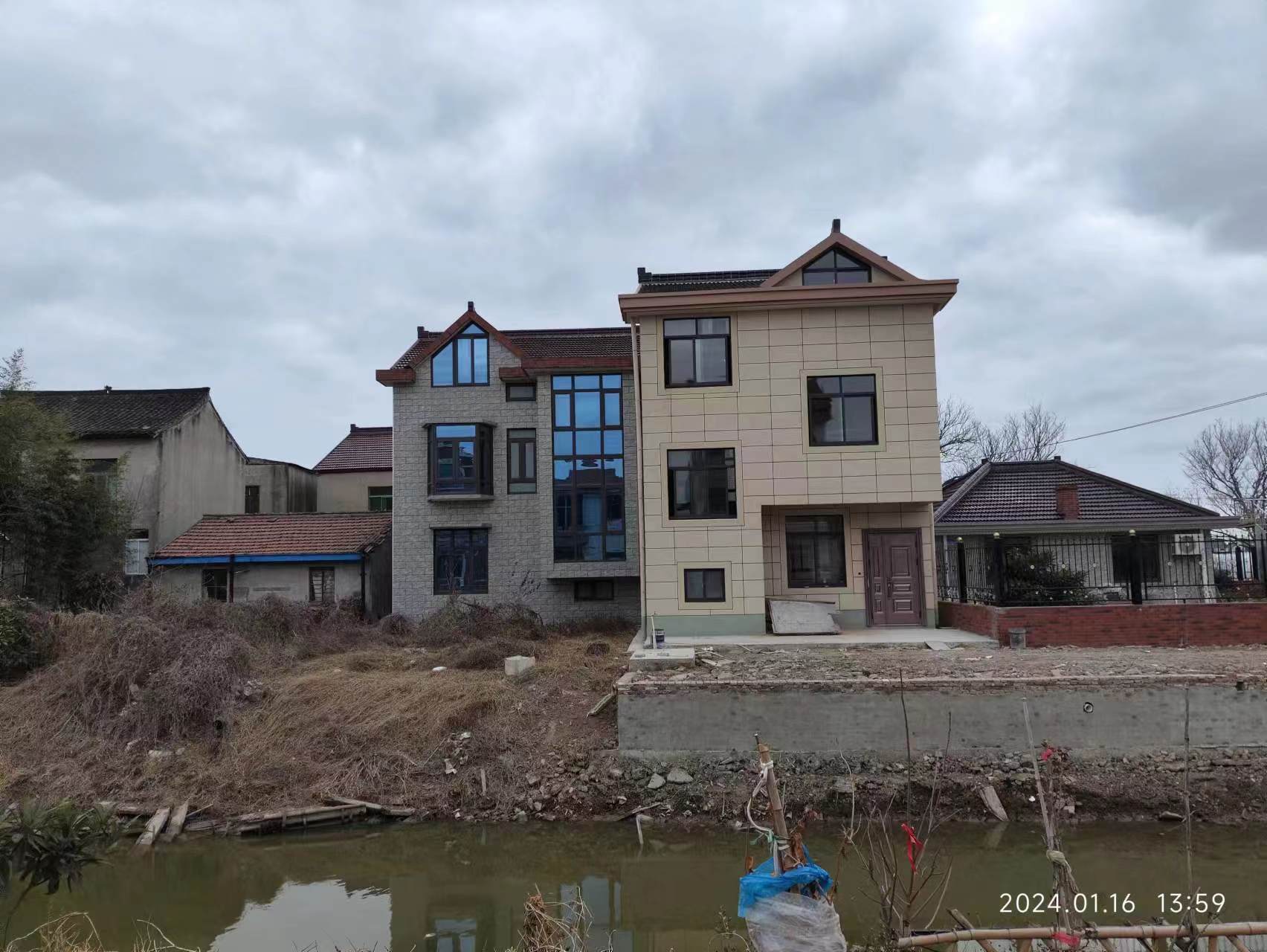 （编号：7168）上海奉贤头桥乡村小院，占地80平，两层半，室内毛坯，门前有菜地，屋后有小河，118万#上海孙小白 #乡下农村小院 #田园生活